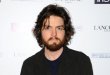 Cormoran Strike sera interprété par Tom Burke