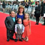 Warwick Davis et sa famille