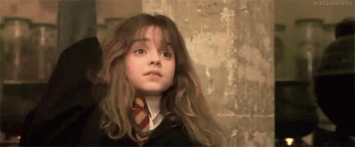 Hermione lève la main en cours ; est-ce pour répondre au quizz sur le Discord de Poudlard.org ?